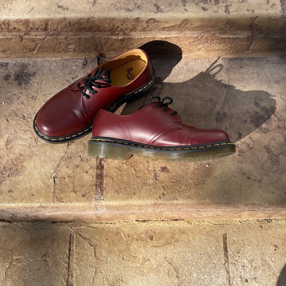 Dr Martens leather 1461 shoes size 8 for women worn once!